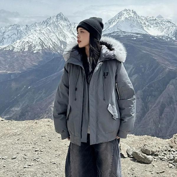 【生地】 冬のアウトドア登山に欠かせないアイテム！レディス・ダウンジャケット！このアウトドアダウンジャケットの表地は高密度ポリエステル繊維を使用し、着脱が快適です。生地は柔らかく軽やかで、着心地が良く、触り心地も柔らかです。内部にはより保温...