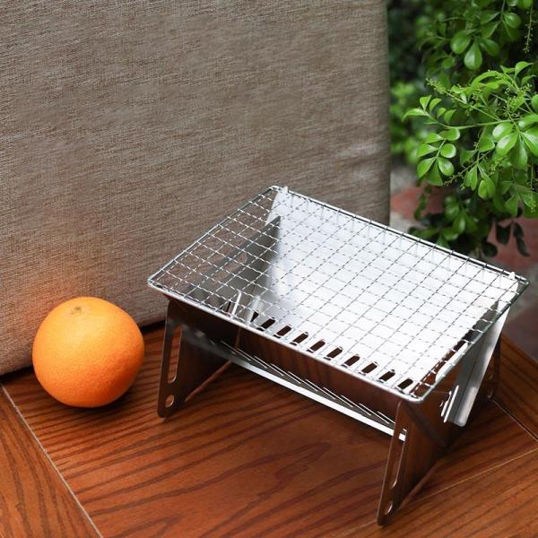 商品名:バーベキューコンロ 焚き火台 アウトドアコンロ 折りたたみ BBQコンロ １台2役 ファイアグリル ステンレス 小型 1人 2人 組み立て簡単 キャンプ BBQ アウトドア用品                            ...