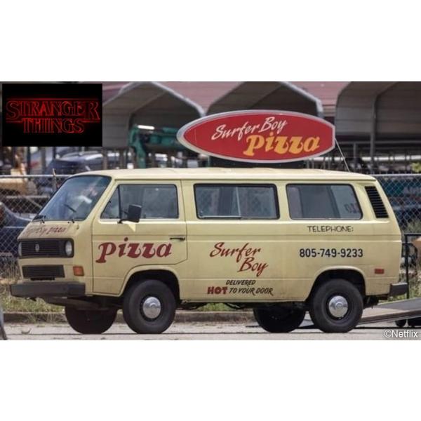 在庫状況：お取り寄せ/お届け：約2週間/2025年03月 発売/※画像はイメージです。実際の商品とは異なる場合がございます。ドイツレベル　1/25 ストレンジャー・シングス 未知の世界 VW T3 Bus “サーファーボーイ” です。