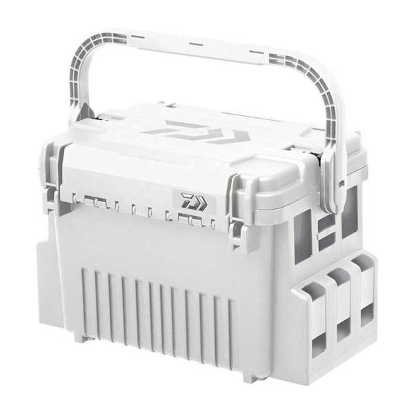 在庫状況：在庫僅少/2023年04月 発売/◆ハンドルストッパー搭載! 持ち運びもラクラクになった質実剛健、座れるタックルボックス◆タックルボックスとしての収納性はもちろん、堅牢性を備えた座れるタックルボックス◆使い勝手のよい両開きタイプの...