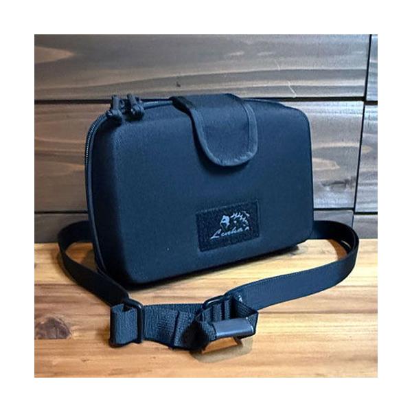 在庫状況：お取り寄せ/◆その日の釣行で使用するルアーを、そのまま一時的にストックしておくことでルアー交換を素早くスムーズに行うことが出来る便利なポーチです。◆本体はセミハード素材で針が掛かり難くなっており、内側のEVAマットがフックをしっか...