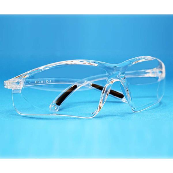 在庫状況：お取り寄せ/お届け：約2週間/2024年11月 発売/◆軽い掛け心地と弾力性に優れたテンプルで快適なフィット感◆あらゆる角度からの外敵をしっかりブロック◆両面強力な曇り止めコート付き/[EC01C1CLEAR]