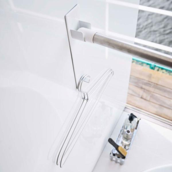 在庫状況：お取り寄せ/7日〜10日で出荷/※物干し竿ホルダー2個セットの商品です。物干し竿は別売です。◆マグネットが付く浴室壁面に簡単取り付けできる物干し竿ホルダー。洗濯物が多くて室内物干しが足りない!というお悩みを解決。◆浴室のお好きな位...