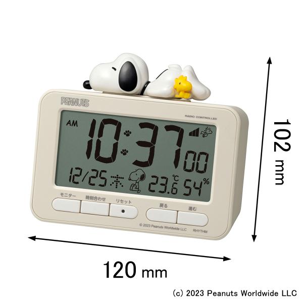 在庫状況：在庫僅少/2023年11月 発売/◆スヌーピーとウッドストックのフィギュアが付いた電波デジタルめざまし時計です◆サイズ：102×120×54mm(H×W×D)◆電子音アラーム　◆温度表示　◆湿度表示　◆ラッキーデー(大安)表示機能