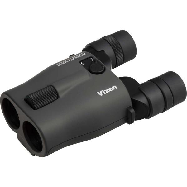 在庫状況：在庫僅少/2022年06月 発売/◆防振双眼鏡として大変軽量。手ブレ補正機構を搭載した軽量な双眼鏡です◆好みに合わせて2種類から選べる強力なブレ補正効果により手持ちでも安定した視野が得られます◆鳥の目の輝きや羽根の模様など細部まで...