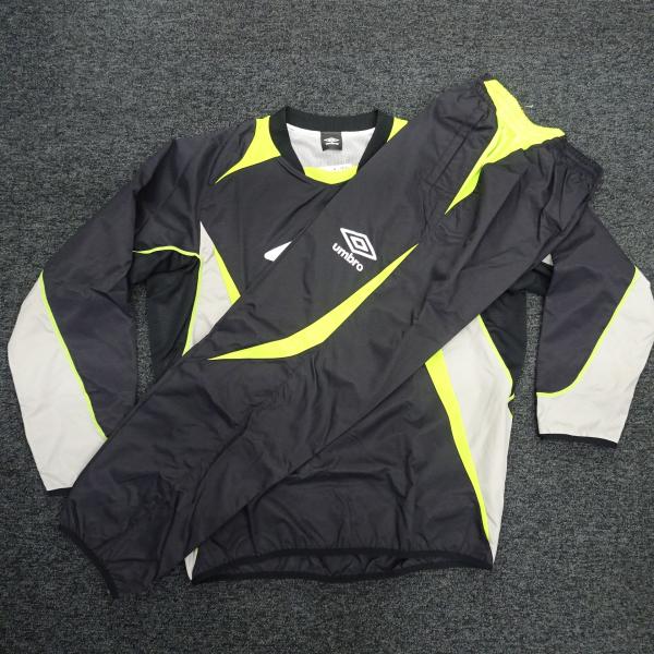 umbro（アンブロ） [最終処分価格!!] 裏メッシュ付ピステ上下セット