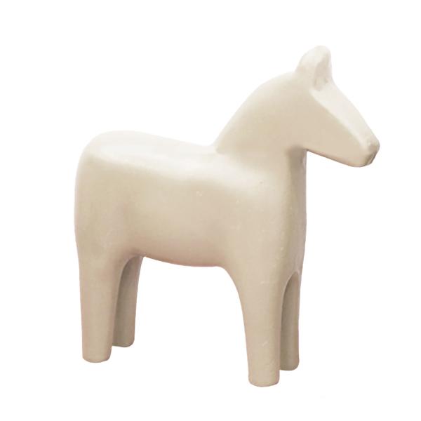 "幸せを運ぶ馬"スウェーデンの伝統工芸品ダーラナホースの置き物です。■ブランドJODHPURS（ジョッパーズ）■素材木製分類タグ:  【その他 雑貨など】  【JODHPURS（ジョッパーズ）】  【ホワイト】  【ベージュ】  【ブラウン...