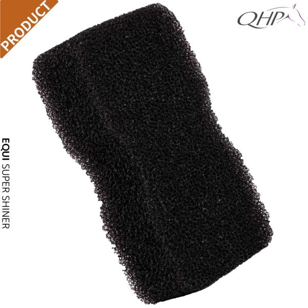 馬の毛並みつややかに、美しく導くためのユニークなスポンジ状ブラシ。馬の毛の洗浄を効果的に。皮膚に心地よい刺激を与え、血液の循環も促します。■ブランドQHP（キューエイチピー）分類タグ:  【各種馬具】  【手入れ道具】  【QHP（キューエ...