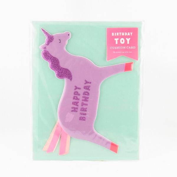キュートなカラーのユニコーンをリボンとラメで可愛くデコレーション。ぷっくりとしたPVC素材でできたおもちゃみたいなユニコーンのバースデーカード。分類タグ:  【書籍・雑貨など】  【パープル】  【乗馬 文具 家電】 乗馬 乗馬用品 馬具