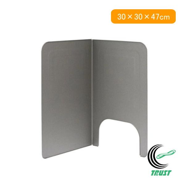 調理中のハネ汁・油ハネをがっちりキャッチできる天ぷら鍋用のレンジガードです。スチール鋼製で、従来のアルミ箔製品に比べ耐久性に優れています。こびりつきを防ぐ「フッ素樹脂加工」でお手入れもラクラク！回転式でガスレンジの左右どちらにでも使えます。...