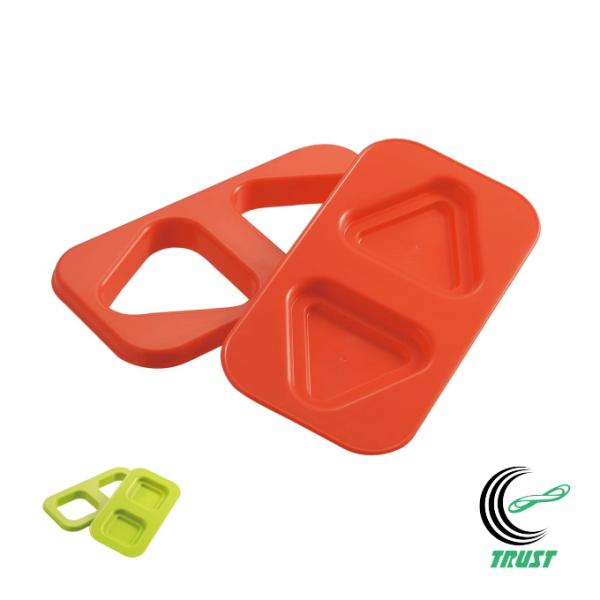 海苔の上に枠パーツを置きごはんを詰めて、押し型で押します。 具っとサンドを外して具を乗せ、パタンとたたんで出来上がり！ さんかく、しかくの2種類からお選びください。食器洗い乾燥機対応。日本産です。【サイズ】約201×109×22mm【材質】...