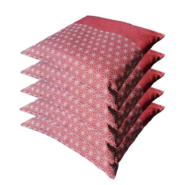 送料無料の座布団カバーです。お買い得な５枚セットでの販売です。在庫限りのお買い得商品です。ネコポス便での対応限定とさせていただきます。サイズは約５５×５９ｃｍです。銘仙判　サイズです。生地組成は綿１００％です。安心の日本製です。座布団カバー...