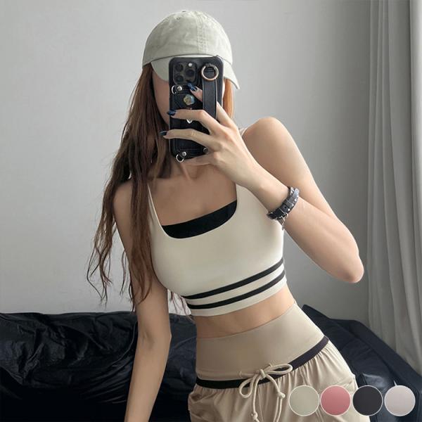 【商品番号】4863バイカラーラインデザインのショート丈タンクトップ型スポーツブラ。Uネックにバイカラーの生地をプラスし胸元をカバー。同色で裾にラインを入れたおしゃれなクロップド丈タンクトップ。バックもカバー面積を大きく取って揺れを軽減。ス...