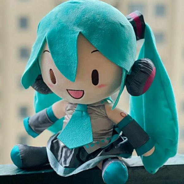 初音ミクのぬいぐるみの長さは約32cm / 12.5インチです。素材：ぬいぐるみはpp綿ぬいぐるみでいっぱいです。デザイン：ぬいぐるみ、生き生きとした表情、心地よく柔らかな感触適用範囲：ぬいぐるみや家の装飾として使用できます。日常生活、ソフ...
