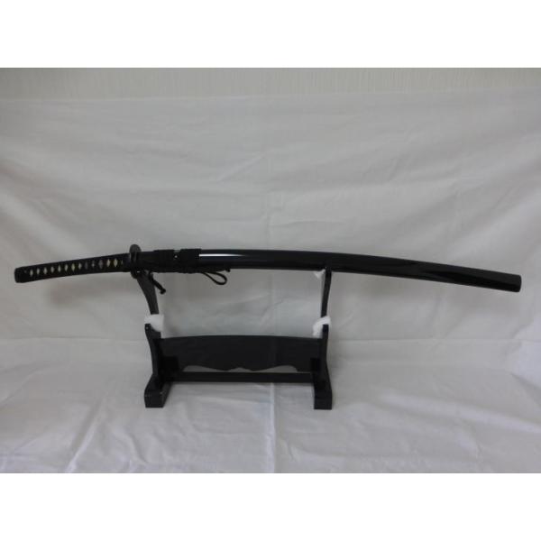 振ってみればわかる、真剣に迫る高級感!おもちゃの刀とは違います。おもちゃの刀は居合刀とは名ばかりで、振ってみればペラペラと曲がり、目釘も壊れやすく、その為危険きわまりありません。