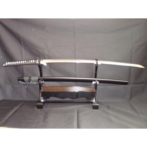 振ってみればわかる、真剣に迫る高級感!おもちゃの刀とは違います。おもちゃの刀は居合刀とは名ばかりで、振ってみればペラペラと曲がり、目釘も壊れやすく、その為危険きわまりありません。