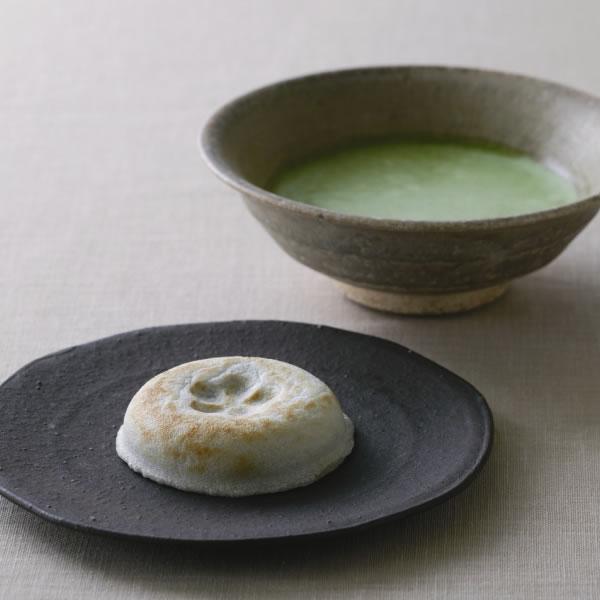 九州 ギフト 2020　太宰府天満宮参道 茶房きくち 梅ヶ枝餅 10個×1箱 と梅こぶ茶1缶 学問の神様  　太宰府天満宮名物  冷凍｜jrk-shoji｜02