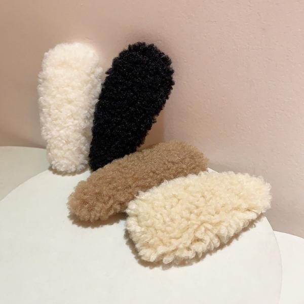 ヘアピン もこもこ ふわふわ パッチン留め ヘアアクセ 秋冬 小さめ 可愛い おしゃれ 髪留め 前髪 イベント プレゼント ギフト コスプレ ハロウィン
