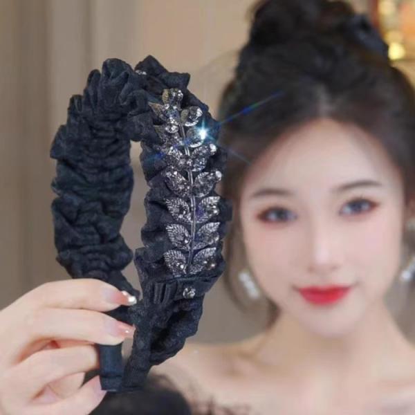 カチューシャ 全2種 ベロア 黒 ギャザー 花柄 ビジュー飾り 幅広 お手軽 ビジュー ブラック ヘアアクセサリー 大きめ 大きい 黒  acc00031  ヤマト