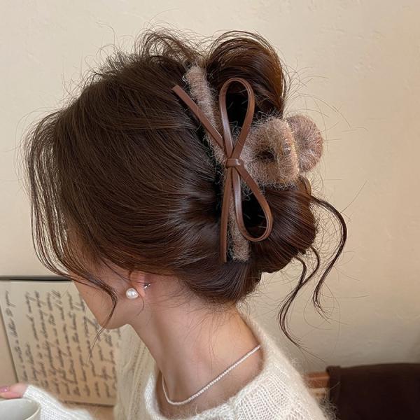 暖かフェイクファー リボン バンスクリップ レディース 髪留め 秋冬 ヘアアクセサリー 大人女子  上品かわいい 毛糸 ブラック ブラウン アイボリー グレー
