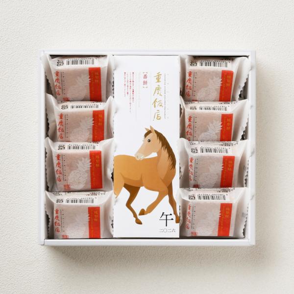 2026年の干支「午」にちなんだ「干支番餅」と、台湾のパイナップルケーキ「鳳梨酥(ホウリンス）」8点を詰め合わせました。豆沙餡（黒餡）をしっとりとした皮で包み、表面にはローストしたクルミをトッピングした菓子「番餅」。 発酵バターを使用した風...