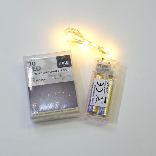 タイマー付機能LEDストリングライト20球。シルバーのワイヤーに20球のLEDが付いています。長さは2mで10cm間隔でLED球が付いています。お家の中のデコレーションやリース、植物に飾って。スイッチ：ON-TIMER-OFF（タイマー位置...