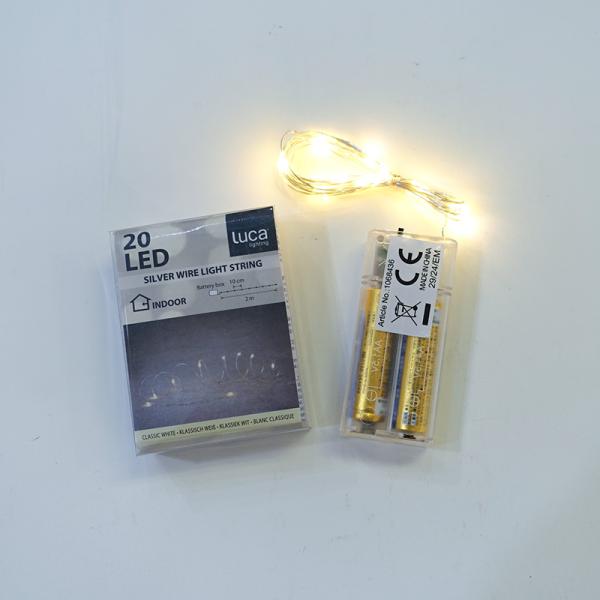 タイマー機能付LEDストリングライト20球。シルバーのワイヤーに20球のLEDが付いています。長さは2mで10cm間隔でLED球が付いています。お家の中のデコレーションやリース、植物に飾って。スイッチ：ON-TIMER-OFF（タイマー位置...