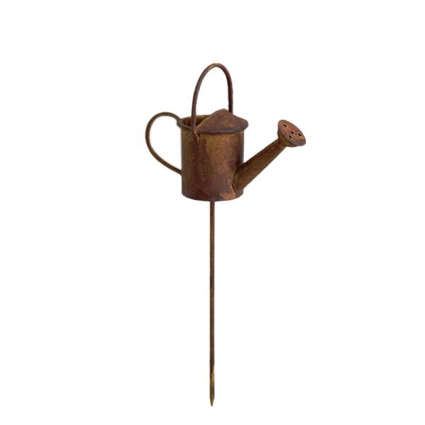 ウォータリングカン ジョウロを模ったプラントピック。サイズ：幅9.5×高さ20×奥行4cm　材質：ブリキサビ加工をしたアンティーク仕様