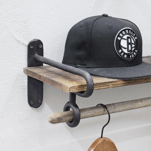 ゴツゴツした手触りとほど良い重量感がたまらない「 ハードアイアン 」シリーズ。こちらは、市販の「1×8材(D184×H19/mm)」を差し込むだけで、簡単にウォールシェルフをDIYできる便利な棚受け。棚下にバーを通せば、ハンガーなどを引掛け...