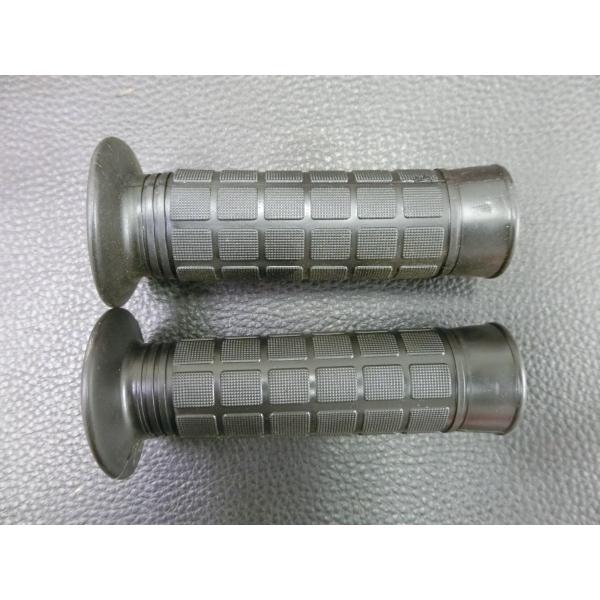 未使用 原付用 汎用 グリップ 非貫通式 ハンドル径: 22.2mm用 スズキ車