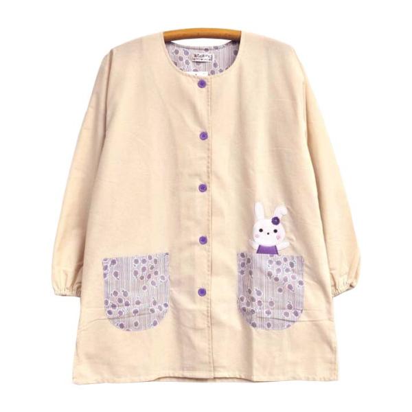 【商品名】おてんばママ裏フリーススモック すみれ【素材】表：ポリエステル65％・綿35％裏(背後ろ身頃)：ポリエステル100％【サイズ(約)】M〜L身丈：82cm、身幅：56cm【仕様】前ボタンタイプポケット×2両脇スリット約10cm【カラ...