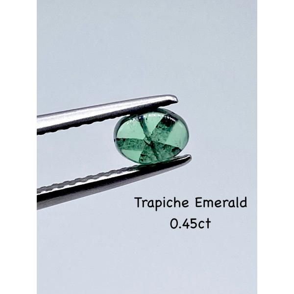 模様はっきり!! トラピッチェエメラルド 0.45ct ルース