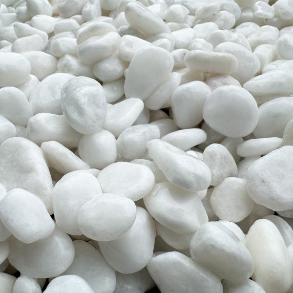 品名: クリスタルホワイトサイズ: 5分 (15~20mm)種類・材質: 石灰岩建築資材の用途: 床材｜ガーデニング｜庭｜庭石｜敷き砂利原産国/製造国: ベトナム
