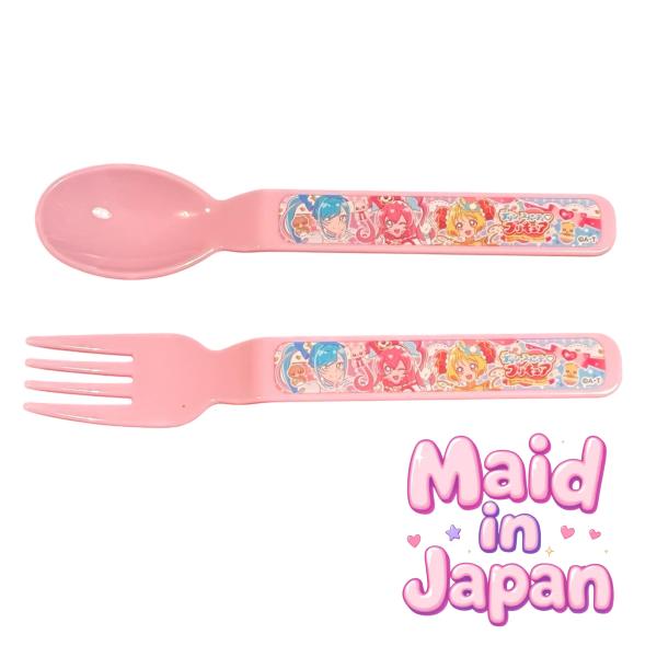 プリキュアのスプーンとフォークのセットです。人気のデリシャスパーティプリキュアのキャラクターがデザインされており、子どもが喜ぶかわいい食事用品です。軽くて持ちやすく、幼稚園や保育園のお弁当に使いやすい形です。日本製で安心して使用できます。素...