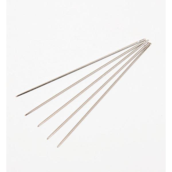 手縫針に新たなサイズが加わりました。φ1.06mm×48mmの8602手縫針（丸針・細）に対し、8606極細はφ0.76mm×54.5mmとなります。ヨーロッパ目打や菱ギリなどで空けた小さな縫い穴に通しても、必要以上に穴を広げることが無いた...