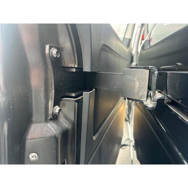 ハイエース スライドドアワイドロングヒンジ（助手席側） BEECAS