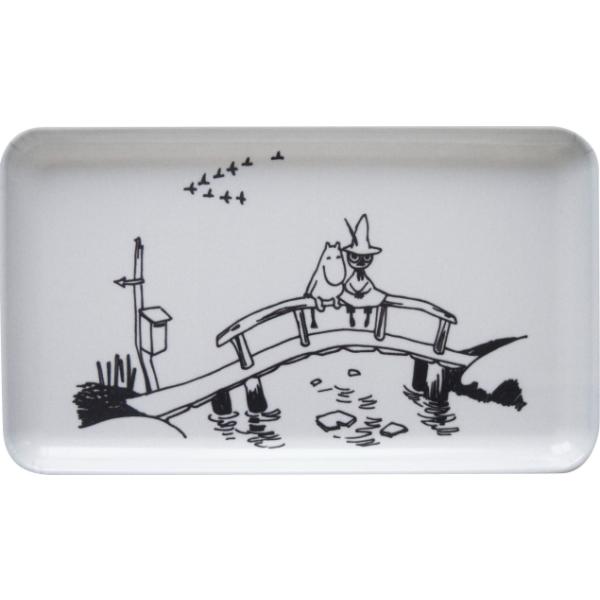 ■すべりにくい表面塗装が施されているので、トレイに載せた食器類を安全に持ち運べます。■電子レンジで温め可能です(500Wで2分以内)■食洗機で洗えるのでお手入れが楽な日本製のトレイです。●サイズ：幅21.5×奥行12.5×高さ1.2cm●材...