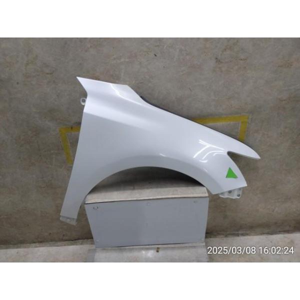 レクサス（LEXUS） 【KBT】レクサス CT DAA-ZWA10 右フロント