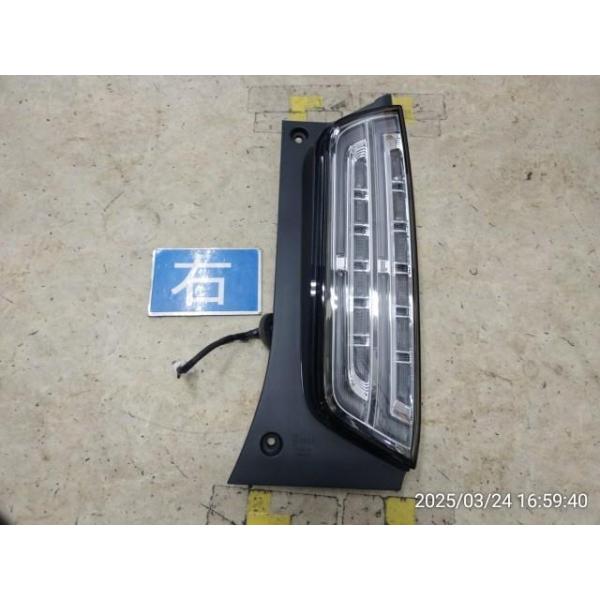 N-WGN 【KBT】N−WGN 6BA-JH3 右テールランプ 33500-TKR-J01