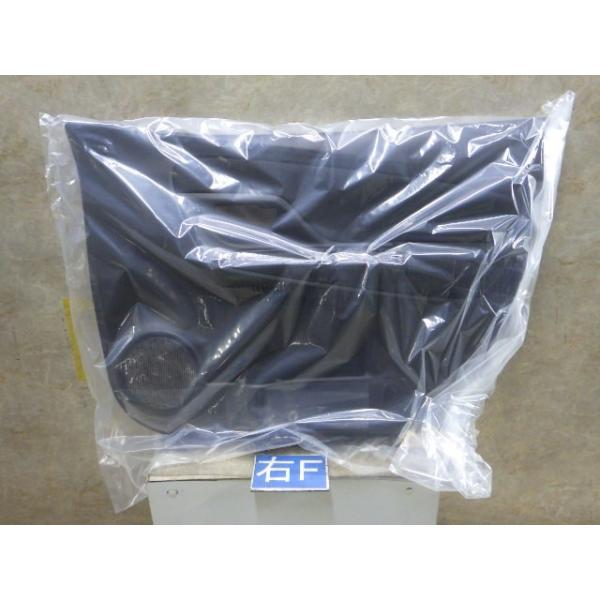 ヴィッツ 【KBT】ヴィッツ DBA-NSP130 右フロント ドアトリム 67610