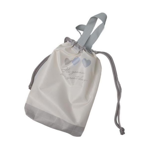 上靴の持ち歩きにぴったりなシューズバッグです。ハンドルが付いた巾着スタイルです。小学校の机の横のフックに掛けられるようになっています。ご自宅で洗える柔らかく軽量な生地を使っています。お子様でも簡単に巾着の口部分を絞ることができます。中にお名...