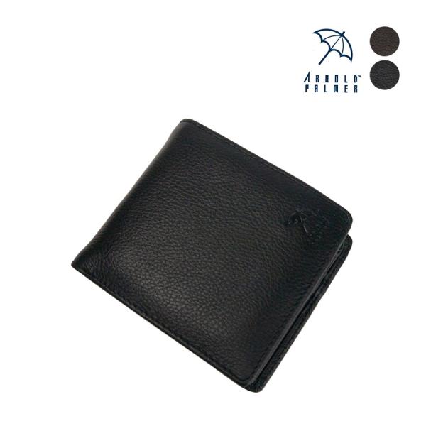 アーノルドパーマーの【カードいっぱい収納】をコンセプトにしたお財布シリーズの、中ベラタイプです。カードポケットを確保しつつ免許証等を入れる窓ポケットが付いた人気のスタイルです。3室に分かれた札入れは札種毎に分類が可能。一番奥側の札ポケット内...