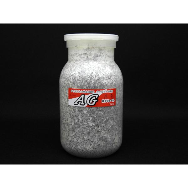 品名：AG1100pp(KBファーム菌糸ボトル）規格：1100pp ボトル入数：1本メーカー：株式会社オレオス KBファームコメント：これ一本で、安心安全、幼虫飼育が楽しめます！使用方法:蓋をあけ、中央に幼虫が入るくらいの穴を箸やスプーンな...