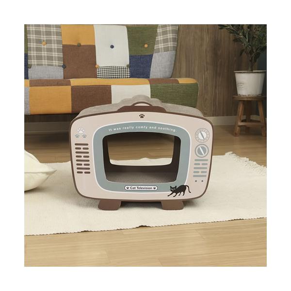 ポップで可愛らしいテレビ型の猫用爪とぎ。リバーシブルで表面と裏面で色が違うため、お好きな面を選んでご使用いただけます。イラスト部分以外は全面段ボールになっているので、思う存分猫ちゃんが爪を研ぐことができます。テレビの中の空洞は猫が入れるサイ...