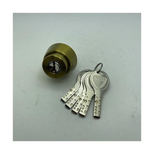 ●適合メーカー/型番：MIWA/LA MA●対応扉厚： 33〜42mm●色：ゴールド 金ディンプルキーを身近なものに。高性能でありながらリーズナブルに。性能とコストパフォーマンスを追及した取替用シリンダーです。●耐ピッキング性能　10分以上...