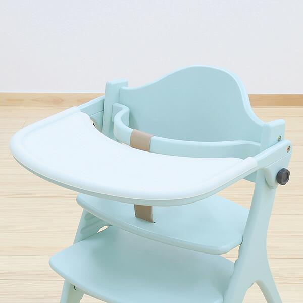 マテルナチェアとアッフルチェアにつけることができるテーブルマット。テーブルの形状にぴったりフィットし、ずれにくくなっています。シリコン製で、テーブルのキズや汚れの防止に役立ちます。汚れても水洗いでき、お手入れ簡単。いつでも清潔に保てます。ハ...