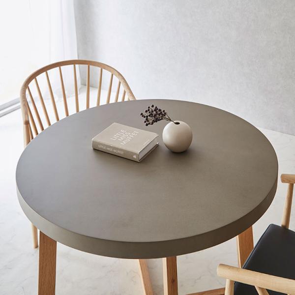 ■商品番号：00-000053■寸法外寸：幅90×奥行90×高さ70.6cm※天板厚：約54mm■素材天板：ＭＤＦ天板塗装：コンクリート調(PU塗装)脚：オーク材■商品重量約24kg■特徴コンクリート調の塗装を施したくすみグレーのテーブル天...