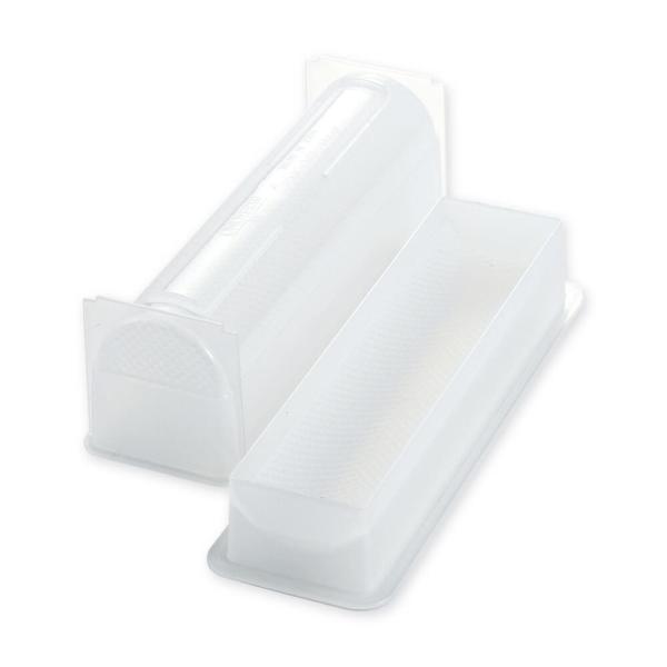 おうちで簡単に太巻き寿司が作れる型です。（日本製）ご飯、ネタ、ご飯を順につめてフタをして押し、パコッと取り出して海苔で巻けば太巻きの完成です♪ご飯がつきにくいダブルエンボス加工。食洗機可能なので、お手入れ簡単です。 ポイント利用 【 爆買 】