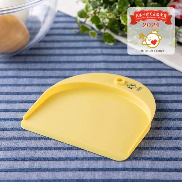 お子様も調理のお手伝いが楽しくなる、リトルシェフクラブシリーズのスクレッパーです。切る・集める・混ぜる、の作業がひとつででき、握りやすく手が痛くならないようフチ付きです。 クッキー生地のカスや粉の残りなどの片付けにも便利。 【 爆買 】