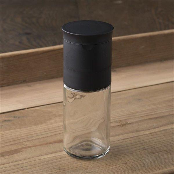 粒子が細かく均一性の高い日本製のセラミックミルを採用。手に収まりやすく使いやすい、卓上でも場所を取らないコンパクトサイズです。香り高い挽きたての風味が素材の味をより一層引き立てます。 【 爆買 】